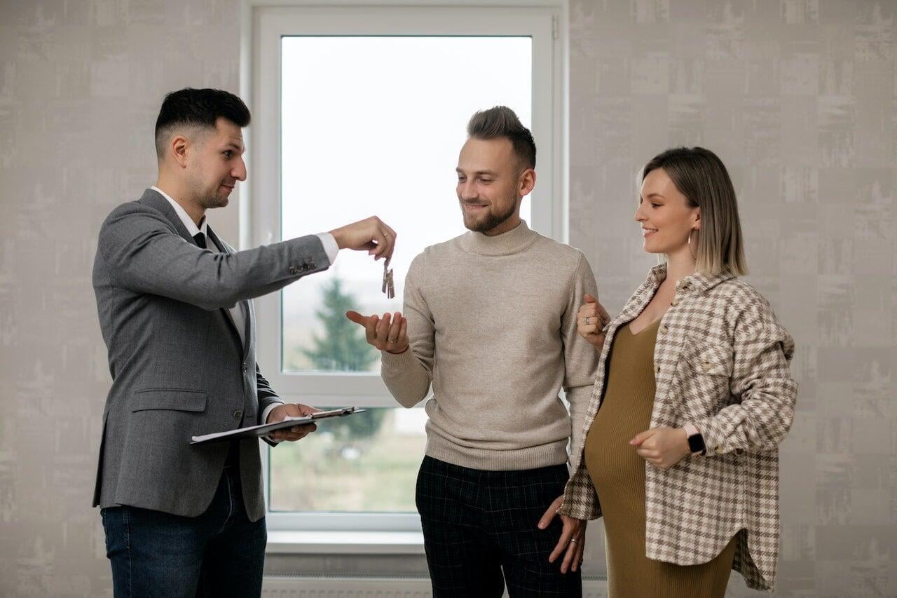 The Complete Guide To Becoming A Real Estate Agent